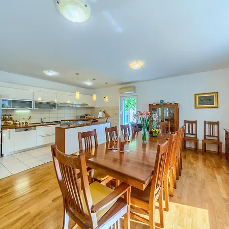 Your Ideal Haven For Serene Relaxation Roglic Near Baska Voda Villa