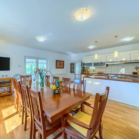 Villa Your Ideal Haven For Serene Relaxation Roglic Near Baska Voda
