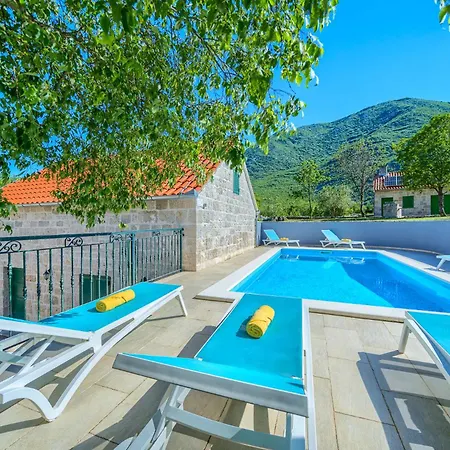 Roglic - Pool, Tennis & Pets Welcome I Makarska Riviera ヴィラ